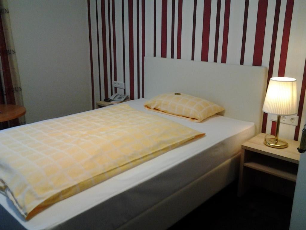 Centralhotel Garni Offenburg Room photo